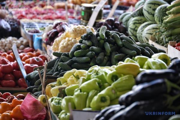 Фрукти - вгору, овочі - вниз: що з цінами на порозі зими 28.11.2025 09:00 Укрінформ Серед позитивних цінових новин «до свят» - очікуване здешевлення масла вершкового і цитрусового імпорту. Фрукти дорожчають, овочі дешевшають: цінова ситуація перед зимою | INFBusiness