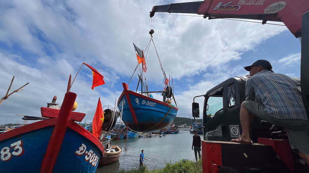 Смертельний тайфун Калмаегі досяг берегів В'єтнаму після руйнівного проходження шторму через Філіппіни | INFBusiness