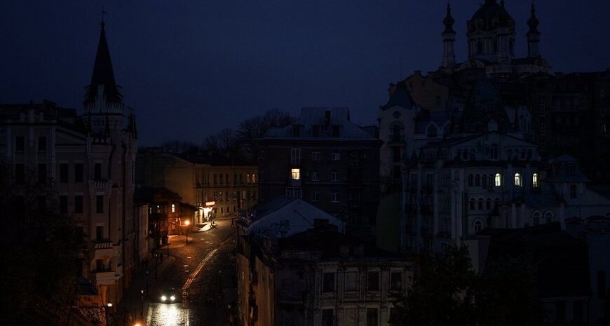 Київ без світла: вигляд столиці після російських атак (відео)