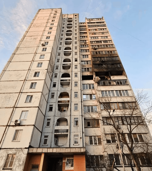 "Шахед" уразив багатоповерхівку в київському районі Троєщина | Фото: колаж Фокус Київ: Будівля ліквідаторів аварії на ЧАЕС знищена дроном; вдова рятувальника серйозно поранена. | INFBusiness