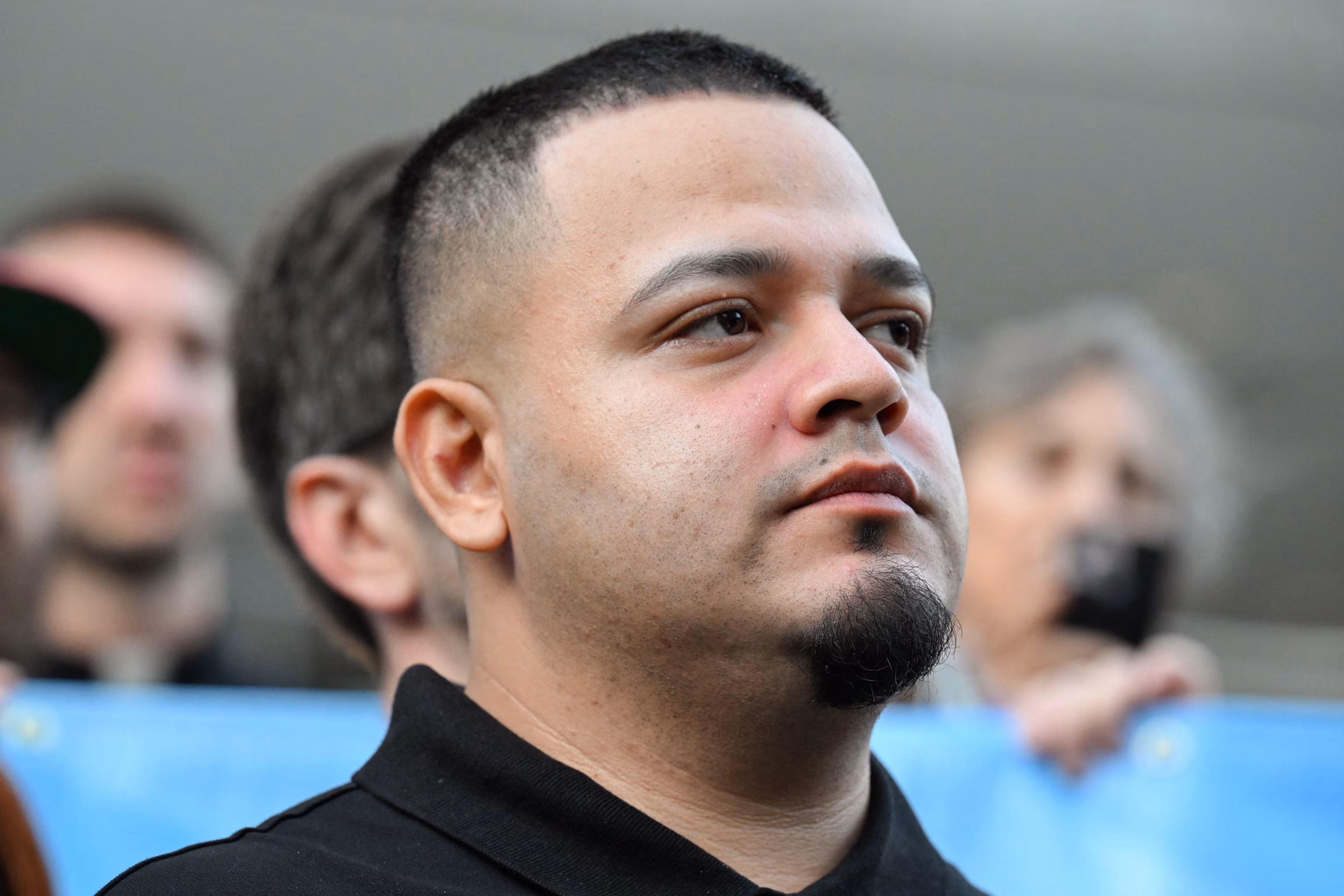 5:55 Мігрант із Сальвадору та резидент США Кілмар Абрего Гарсія спостерігає за зверненням своїх прихильників до преси, коли він прибуває до польового офісу Імміграційної та митної служби США (ICE) у Балтиморі, штат Меріленд, 25 серпня 2025 року. Роберто Шмідт/AFP via Getty Images Посадовець Коста-Рики заявив про готовність країни прийняти Абрего Гарсію, що суперечить заявам представників адміністрації Трампа. | INFBusiness