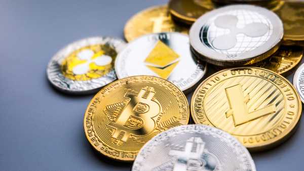 Біткойн падає до 7-місячного мінімуму – XRP ETF запускається з рекордним обсягом