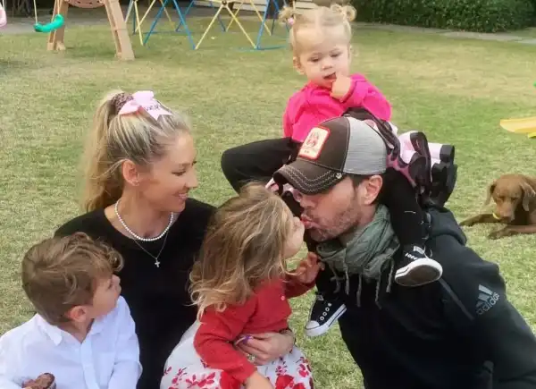 Зірковий Хелловін: напівоголена Ірина Шейк, жінка-кішка Періс Хілтон та Маколей Калкін у костюмі унітазу | INFBusiness