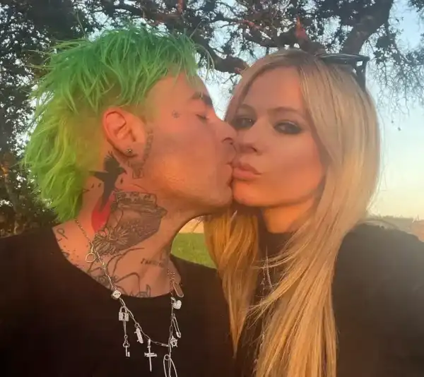 Колишній наречений Авріл Лавін про розлучення зі співачкою: "Раніше б я сказав: "Та пішла вона!" | INFBusiness