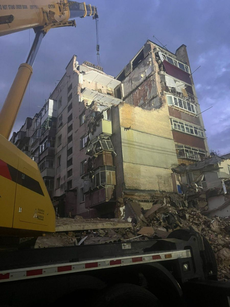 У Хмельницькому: вибух у будівлі, знайдено жертв під руїнами (фото, відео) | INFBusiness