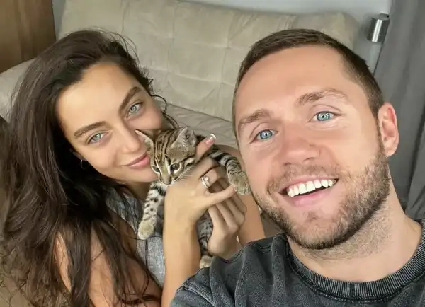 / Зіркові пари Саша Барон Коен зустрічається з дівчиною, яка молодша за нього на 28 років | INFBusiness