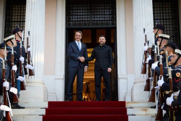 Україна та Греція підписали документ щодо постачання газу - транспортування забезпечать ГТС п'яти держав 16.11.2025 17:36 Укрінформ НАК «Нафтогаз України» і грецька державна організація DEPA Commercial уклали Лист про наміри щодо передачі природного газу в Україну в період холодів в рамках зустрічі Президента Володимира Зеленського з Прем’єр-міністром Греції Кіріакосом Міцотакісом. Угода між Україною та Грецією про газові поставки: транспортування через газопроводи п'яти держав гарантовано. | INFBusiness