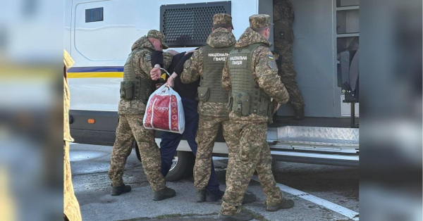 Небувалий інцидент: Україна екстрадувала до Литви “мучителя з Мелітополя” (знімки)