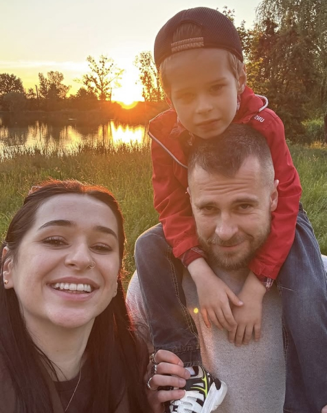 Ірина Вихованець з чоловіком та сином Переповнювали почуття: відома артистка про шлюб з коханим (відеозапис) | INFBusiness