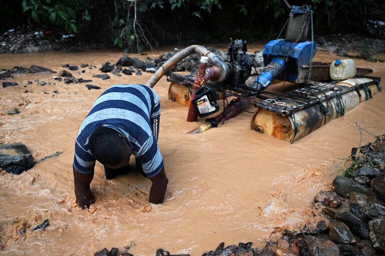 Світові лідери таємно контролюють золотий експорт, обминаючи закон 2