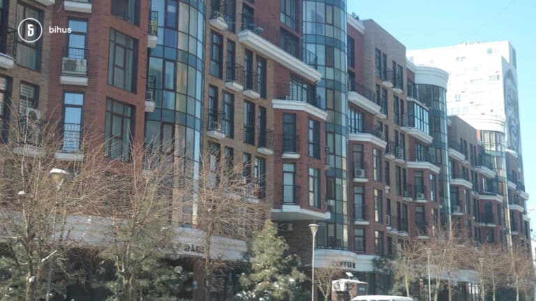 Скандальна прокурорська родина: елітка та авто в подарунок 16