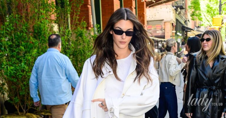 Шок! Кохана Ді Капріо вразила ідеальним стилем, знята папараці. 15