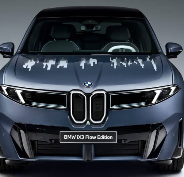 BMW iX3: капот-читалка – інновація чи дивацтво