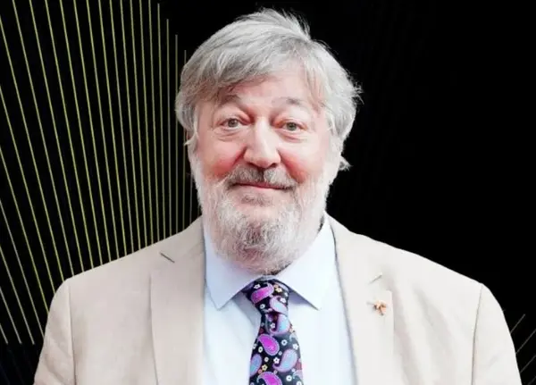 Стівен Фрай судиться після падіння зі сцени: хто винен у&hellip;