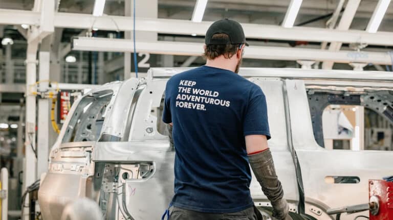 Rivian R2 зійшов з конвеєра через дні після торнадо на заводі 5