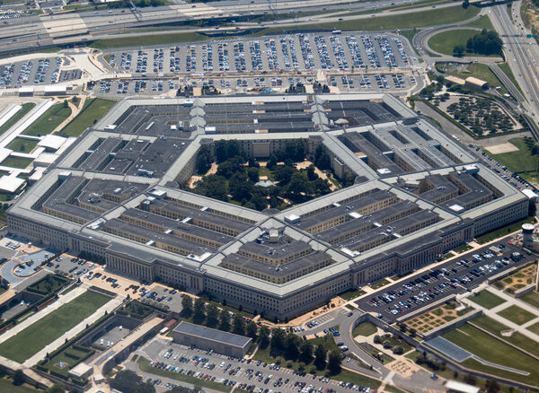 Пентагон закликає автовиробників: менше авто, більше зброї