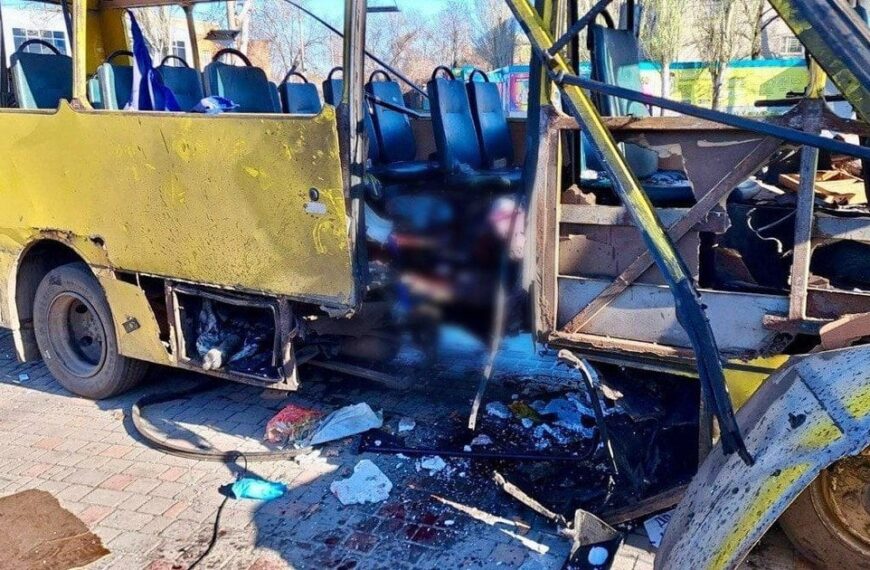 Головна 6 У російському місті по зупинці вдарили по автобусу з пасажирами, є багато…