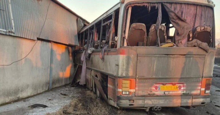 Російські війська вдруге за день обстріляли автобус з пасажирами неподалік Нікополя, є численні постраждалі. 7 Російські війська вдруге за день обстріляли автобус з пасажирами неподалік Нікополя, є численні постраждалі. 5