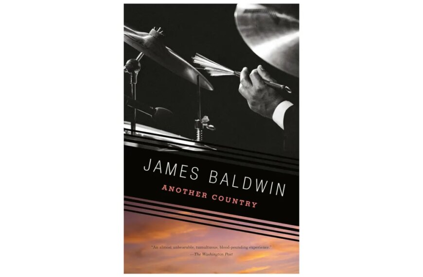 Головна 44 Білі Портер: “Поза” зірка шокував вибором книг, які він читає