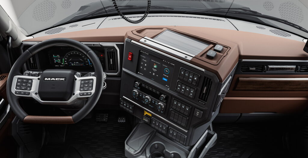 Каліфорнія заблокувала 160-тисячну фуру: водій-іммігрант втратив тисячі доларів 3