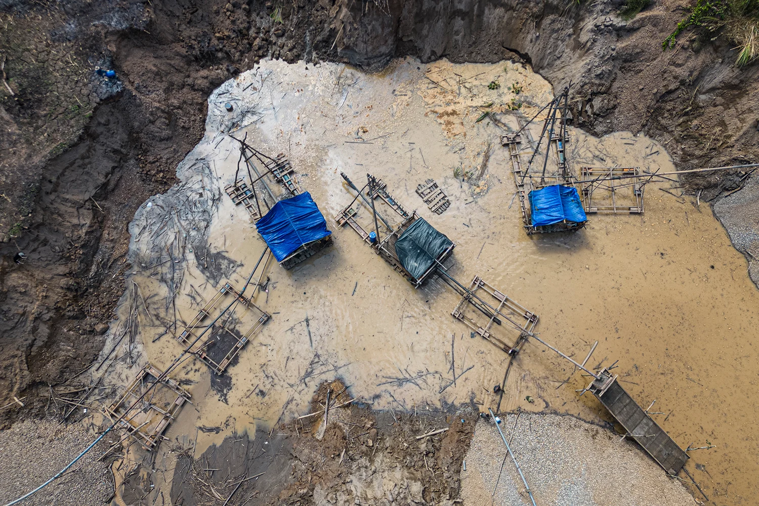 Світові лідери таємно контролюють золотий експорт, обминаючи закон 2