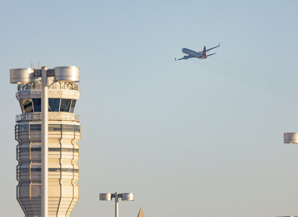 Літаки гавкають і нявкають на диспетчерів: FAA розпочала розслідування