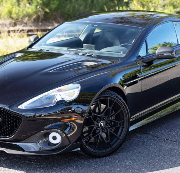 Aston Martin ігнорує тренди: V12 седани повертаються?