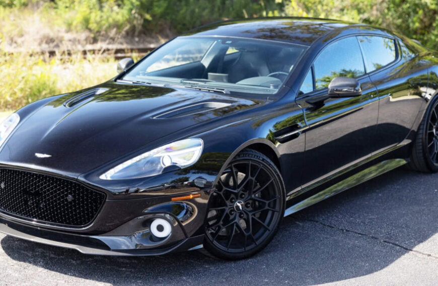 Aston Martin ігнорує тренди: V12 седани повертаються?