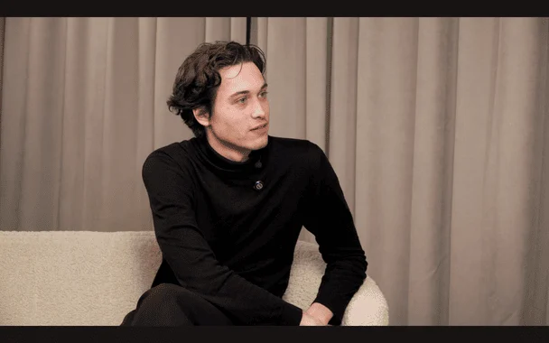 Син знаменитого українського артиста поділився деталями про стосунки своїх батьків: "Ревнощі були присутні" 1 Скриншот з інтерв’ю з Іваном Довженко