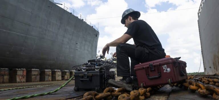 US Navy to use wall-climbing robots to inspect ships 1