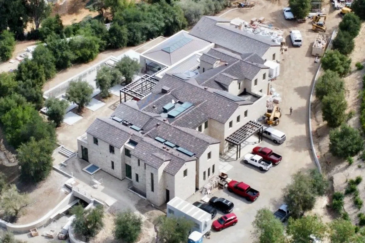 Експрацівниця Кайлі Дженнер подала до суду через цькування 3