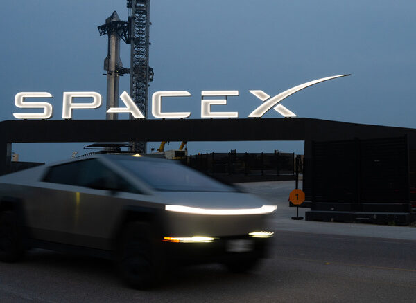 SpaceX купує Tesla Cybertruck: космічні гроші для футуристичних пікапів