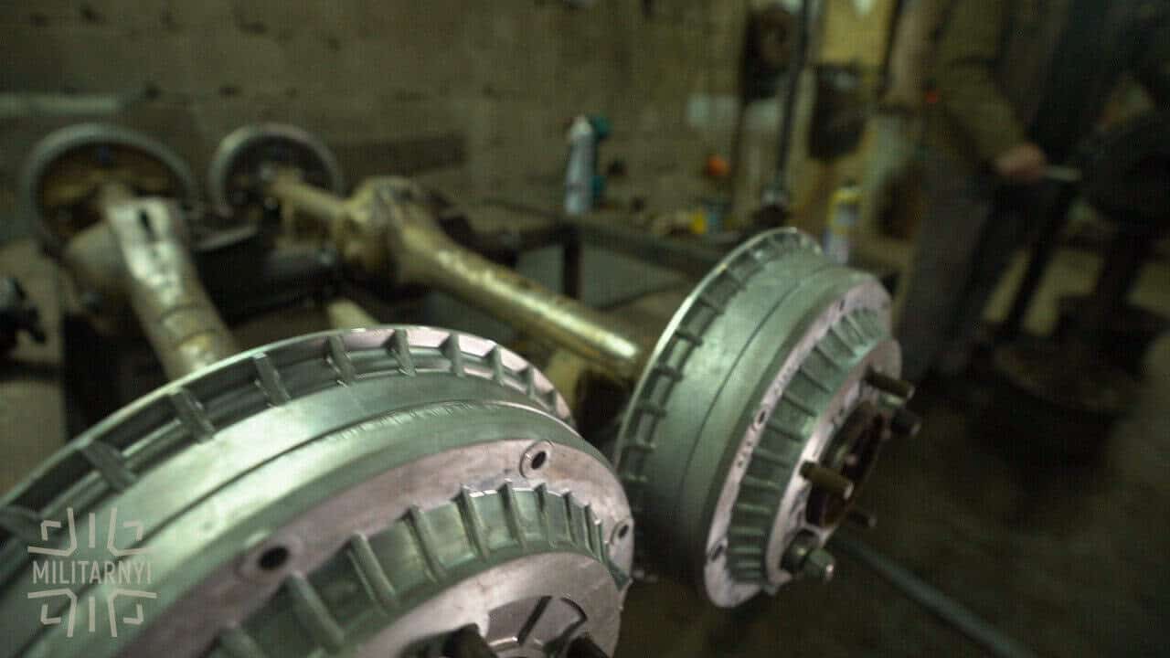 "Вийшли на темпи одна машина за день". Як "Багі для ЗСУ" створюють високопрохідні автівки зі старих ВАЗів. Репортаж. 4