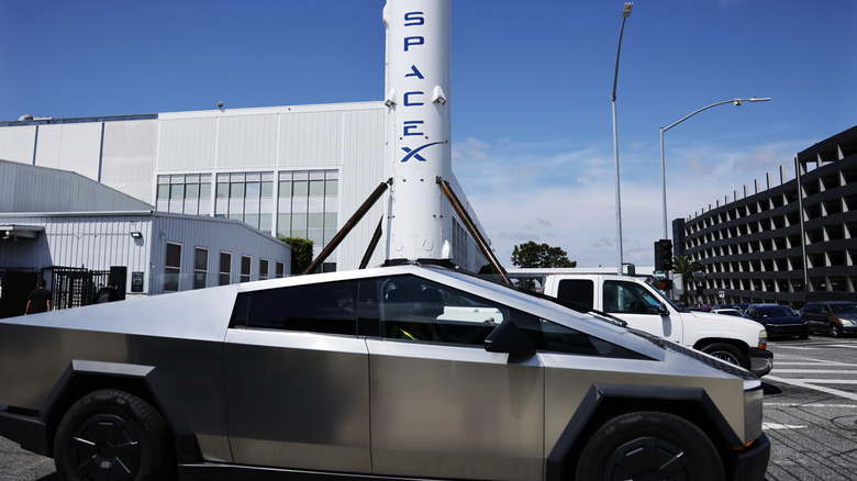 SpaceX купує Tesla Cybertruck: космічні гроші для футуристичних пікапів 2