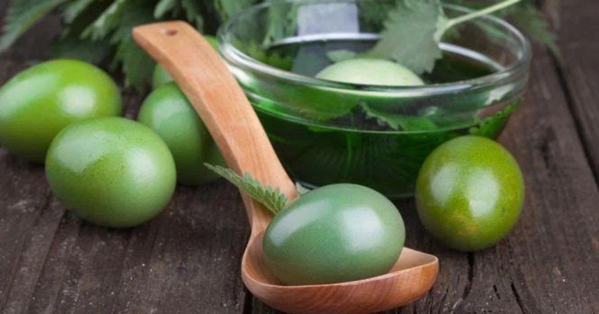 Яйця в оливковому кольорі.