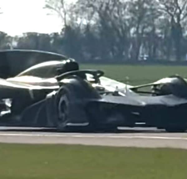 Aston Martin: мільярдні збитки чи таємний гіперкар, що вимагає уваги