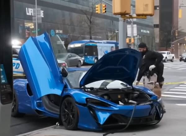 McLaren та позашляховики постраждали: невдале пограбування паркінгу в Нью-Йорку