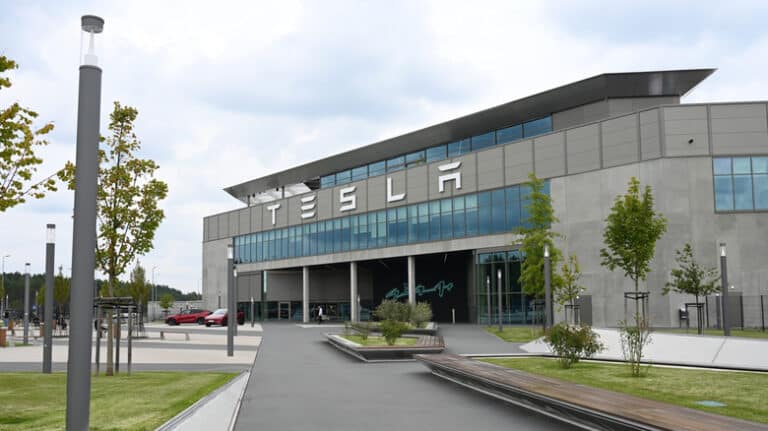 Tesla: податкові "дірки" чи геніальна економія? мільярди в тіні 2025 року 9