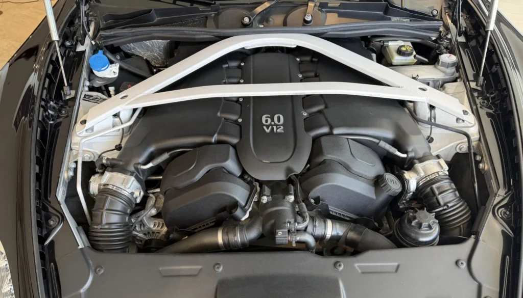 Aston Martin ігнорує тренди: V12 седани повертаються? 2