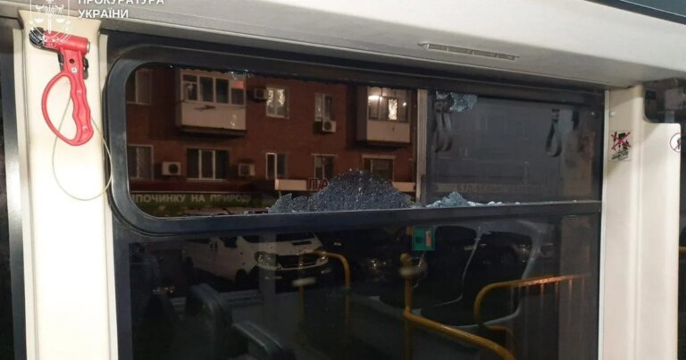 Шок! Свавілля у Кривому Розі: юнак стріляв у дівчину в маршрутці. 6