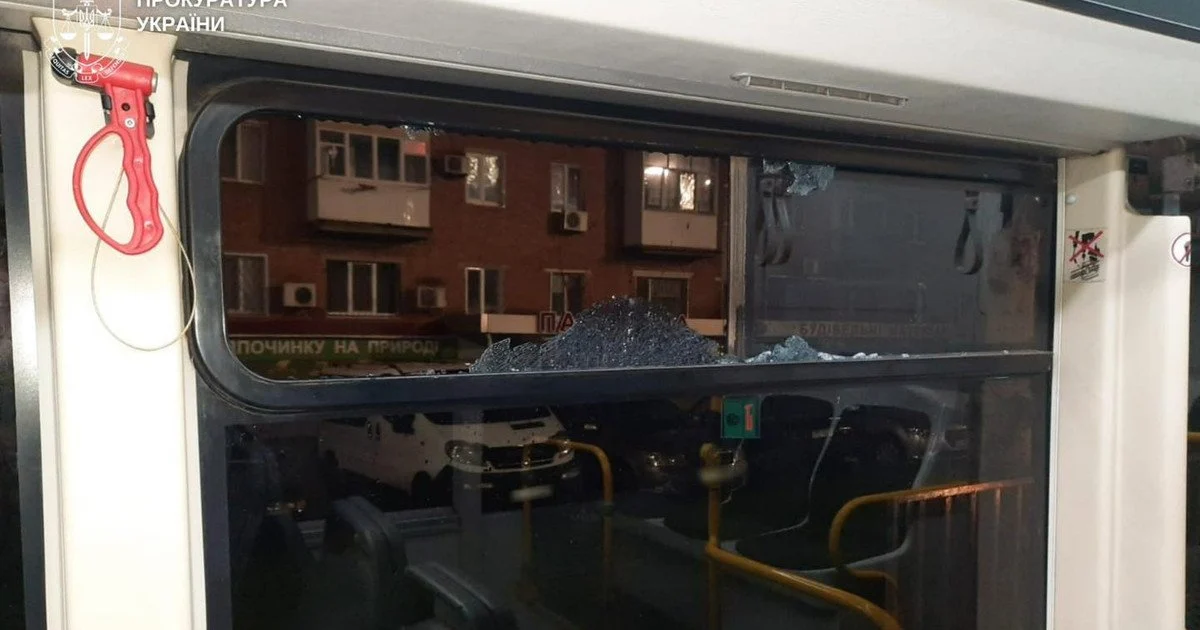 У Кривому Розі юнак стріляв у 16-річну дівчину в маршрутці