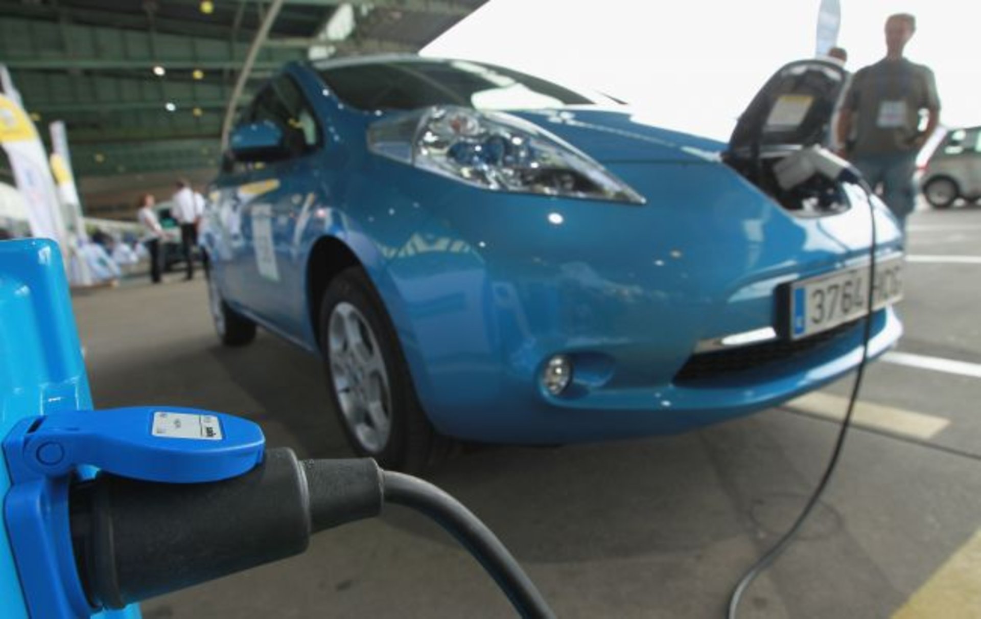 Шок: Українців обкладуть новим податком за електромобілі 1