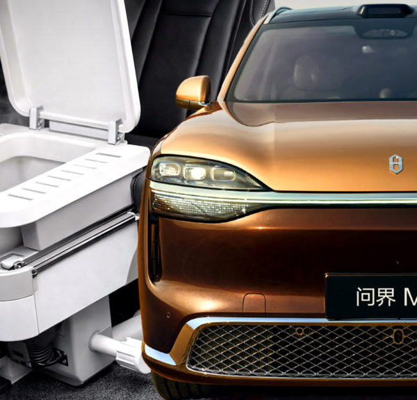 Китайський автогігант вразив: в машині з’явився вбудований туалет