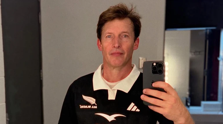 Головна 43 Джеймса Бланта захейтили за фото з російською символікою