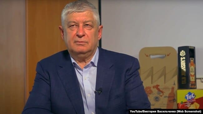 Скандал: Український бізнесмен із паспортом РФ на окупованих територіях 4