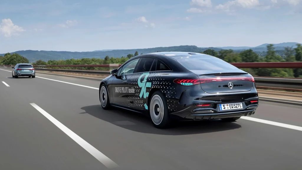 Mercedes задає тренд: бірюзові автопілоти, Китай підхоплює 1