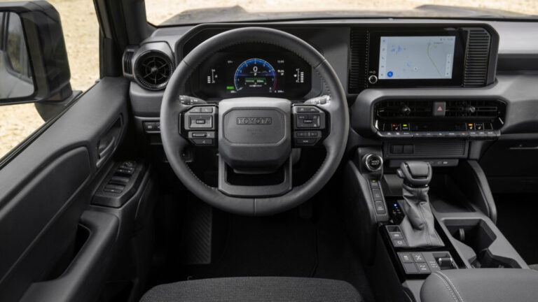 Toyota: 82 тисячі авто з тактильними кнопками замість сенсорів 10