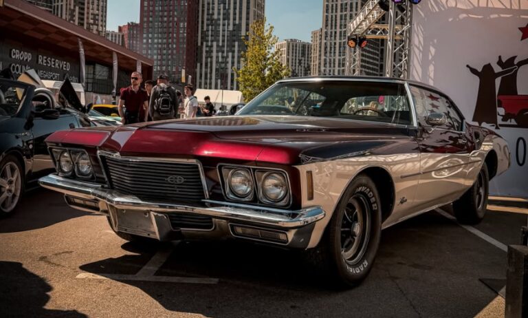 Легендарний Buick Riviera 1971 року вперше помічений на українських дорогах 20 Легендарний Buick Riviera 1971 року вперше помічений на українських дорогах 20
