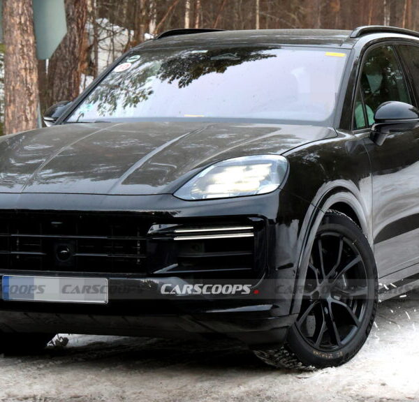 Cayenne тримає оборону: бензиновий Porsche не здається електричному майбутньому
