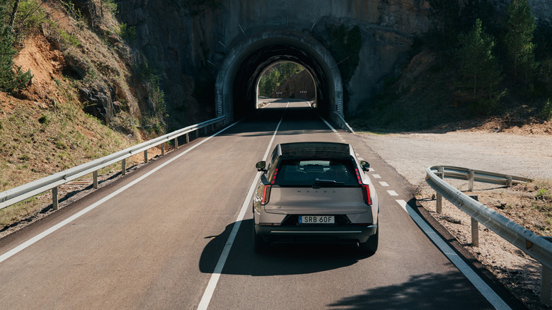 Volvo EX60 2027: Електричний діамант, що чекає на огранювання 6